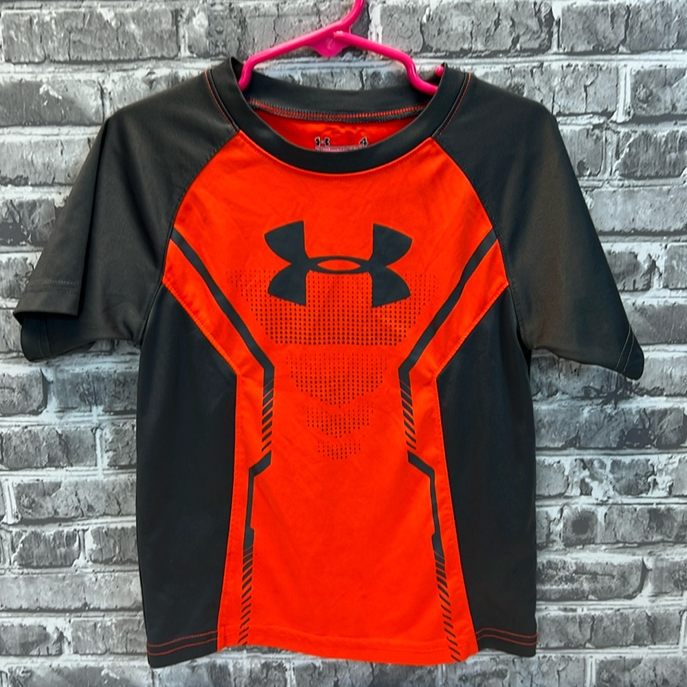 Under Armour‎ shirt